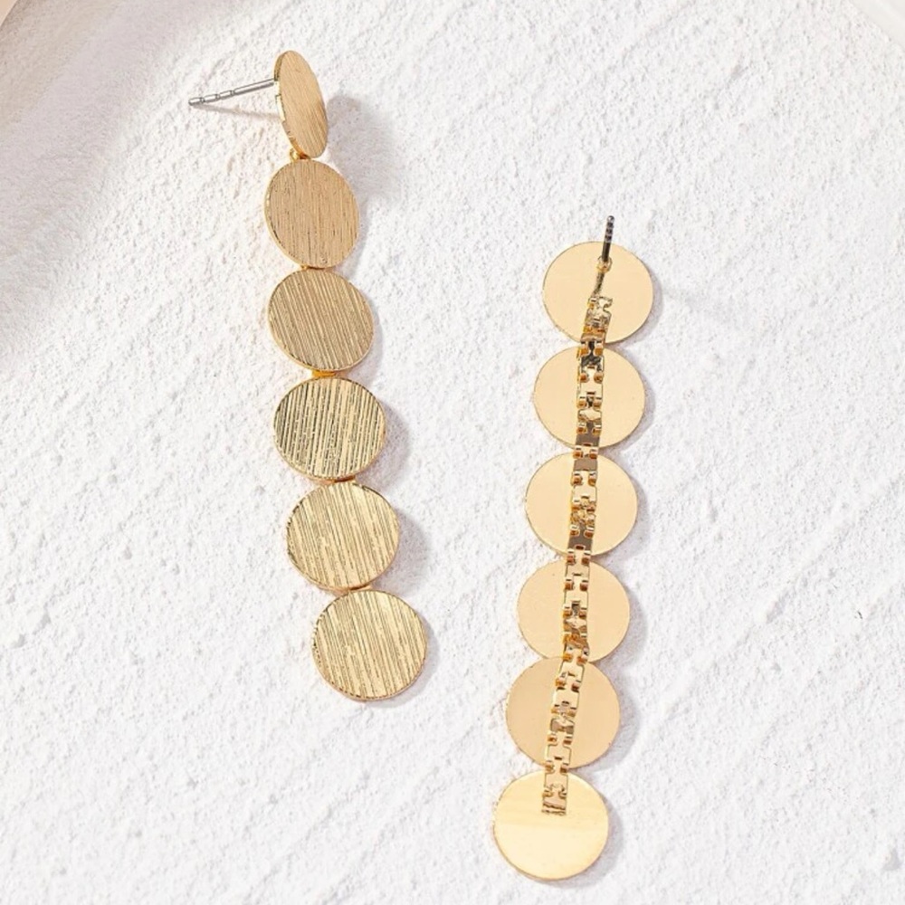 NWT Gold circle modern statement earrings ✨ - Picture 5 of 8